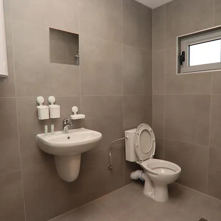 Hotel ко ни ко *