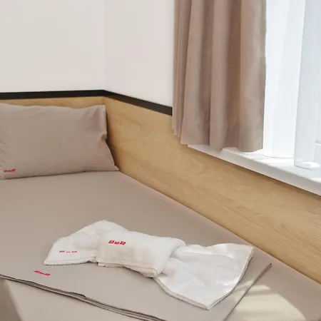 ко ни ко Hotel *
