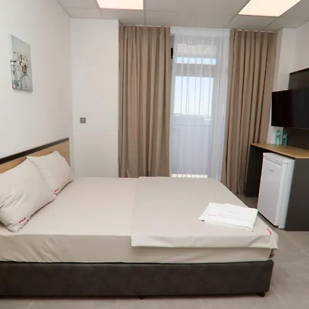 ко ни ко Hotel *